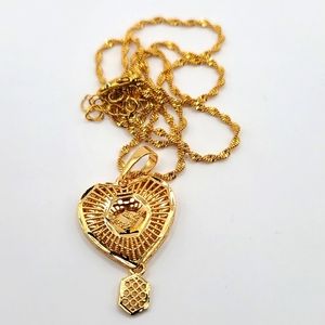 Fashionable Gold color necklace with beautiful Pendant